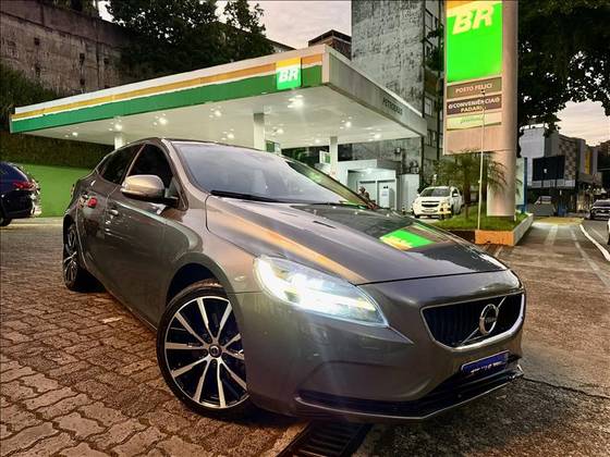 VOLVO V40 2.0 T4 MOMENTUM GASOLINA 4P AUTOMÁTICO